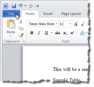 En cliquant sur l'onglet Fichier dans Word 2010